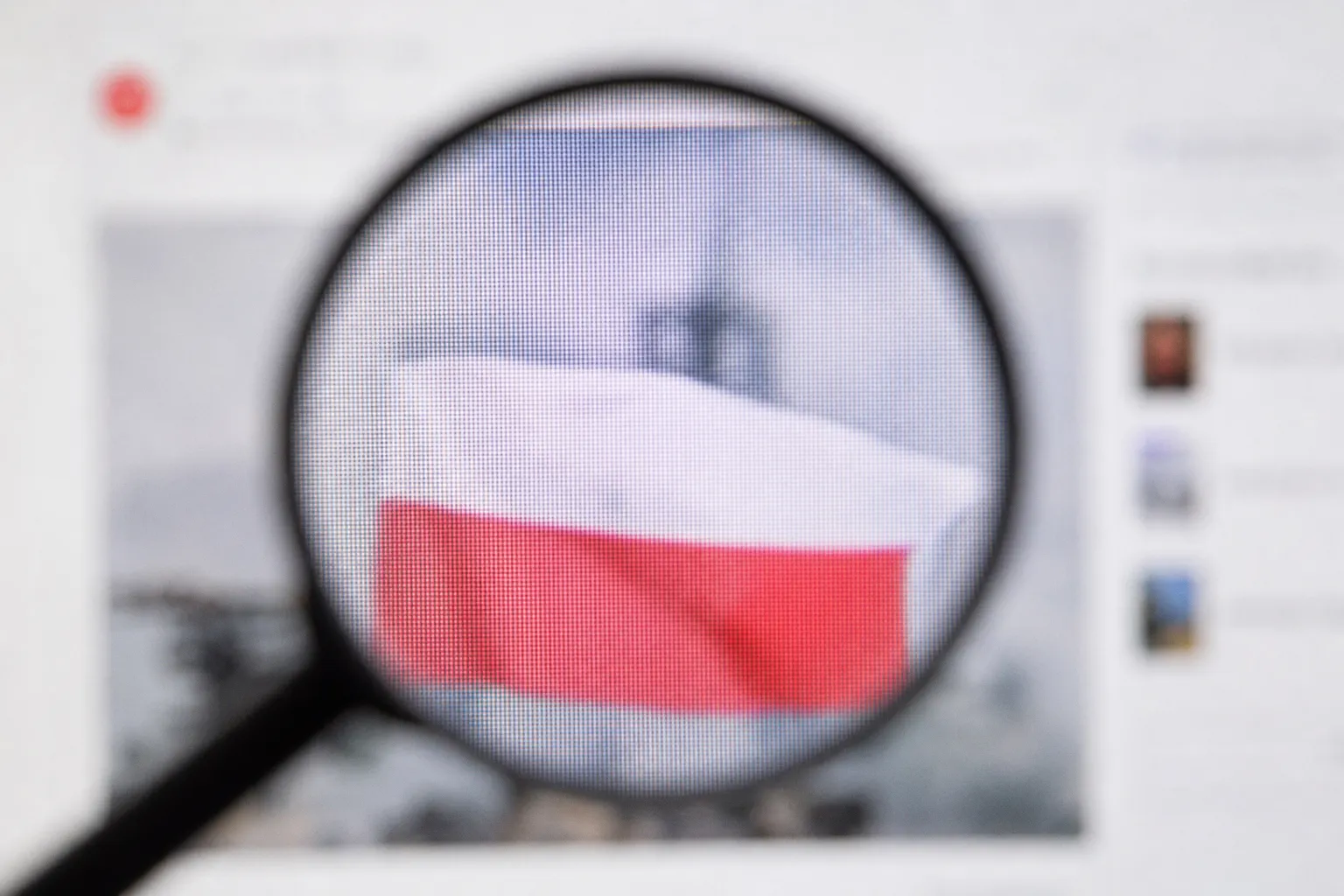 Центр противодействия дезинформации разоблачил фейк РФ об «осквернении» польского флага
