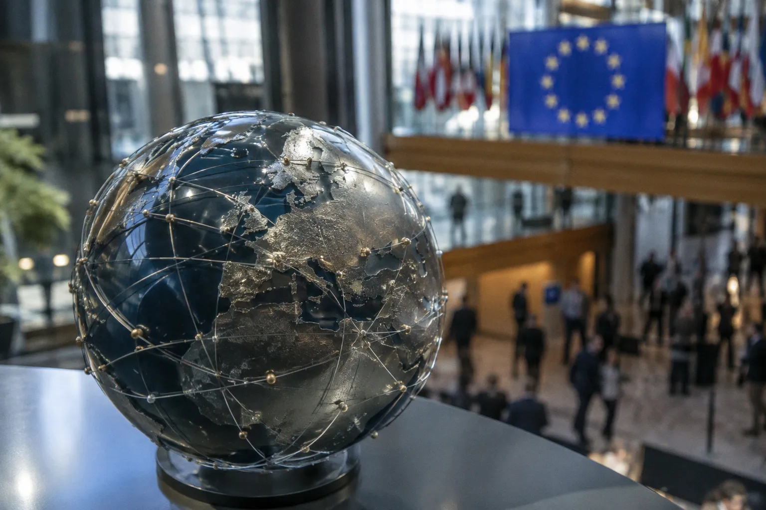 Европарламент и борьба с дезинформацией: что стоит за инициативой о новом центре