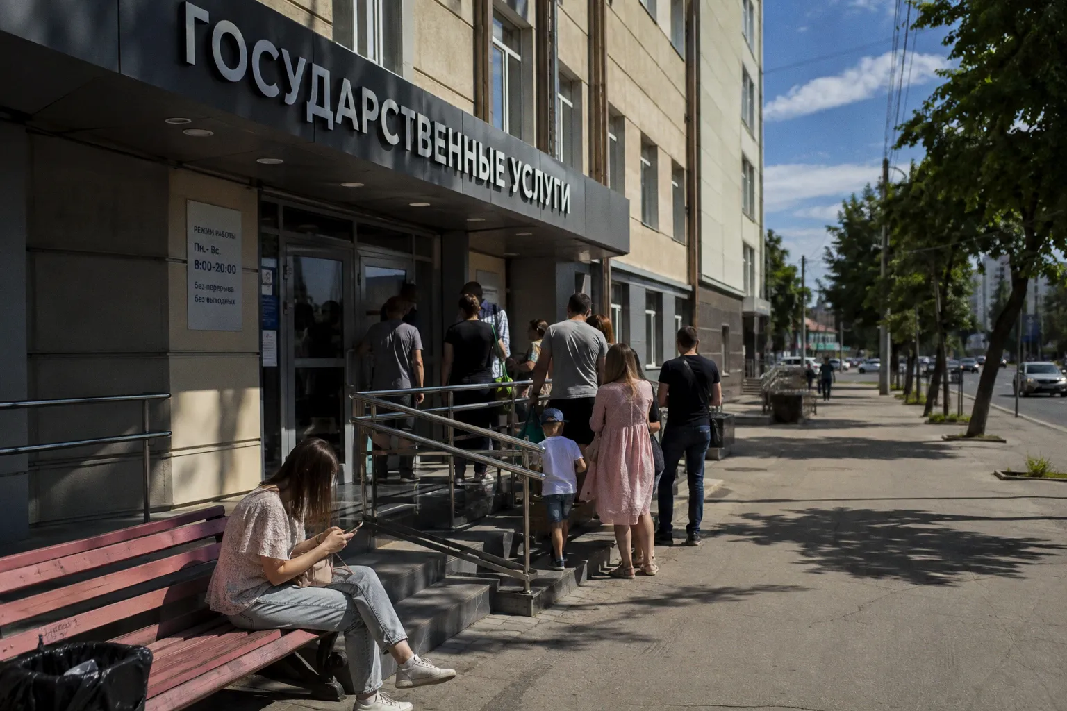 Мошенники создают фейковые чаты от имени власти ради данных с Госуслуг