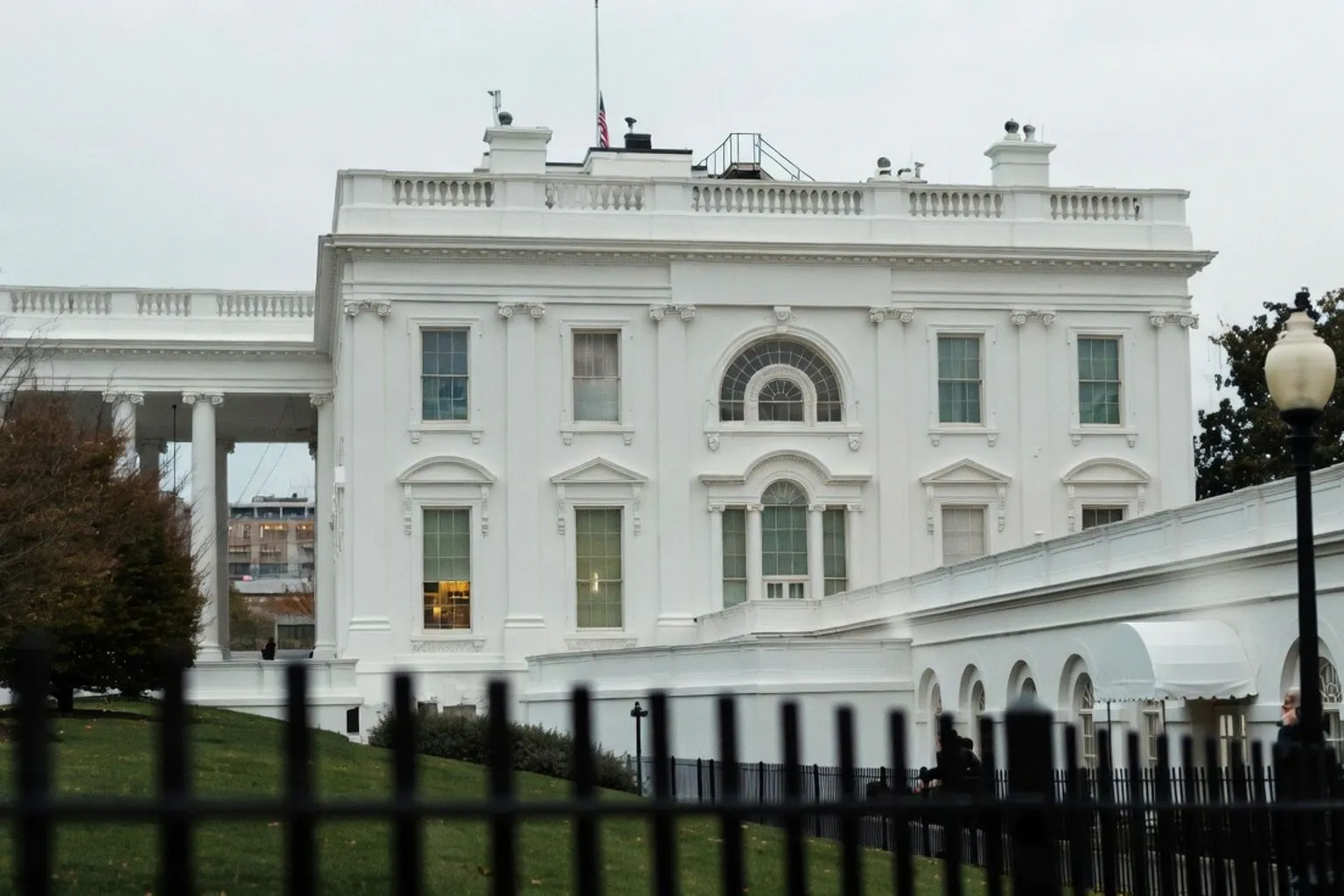 Судебный иск СМИ против Трампа: борьба за аккредитацию в Белом доме