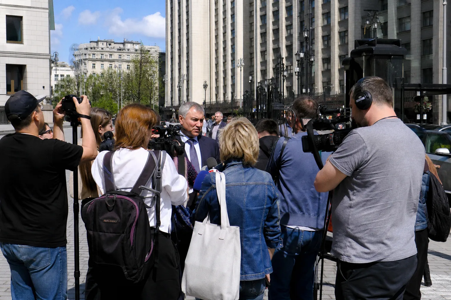 Володин заявил о свободе слова в России, но призвал СМИ не злоупотреблять ею